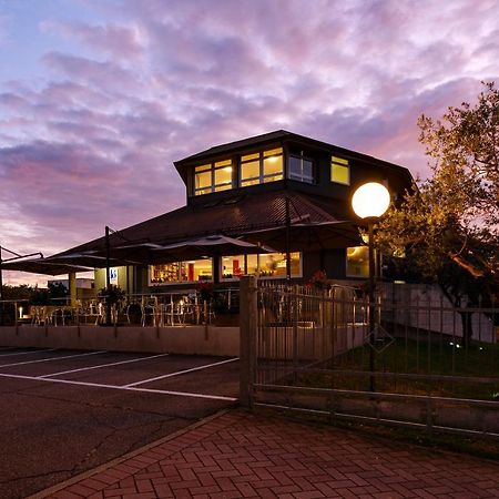 Hotel Oleggio Malpensa Bagian luar foto