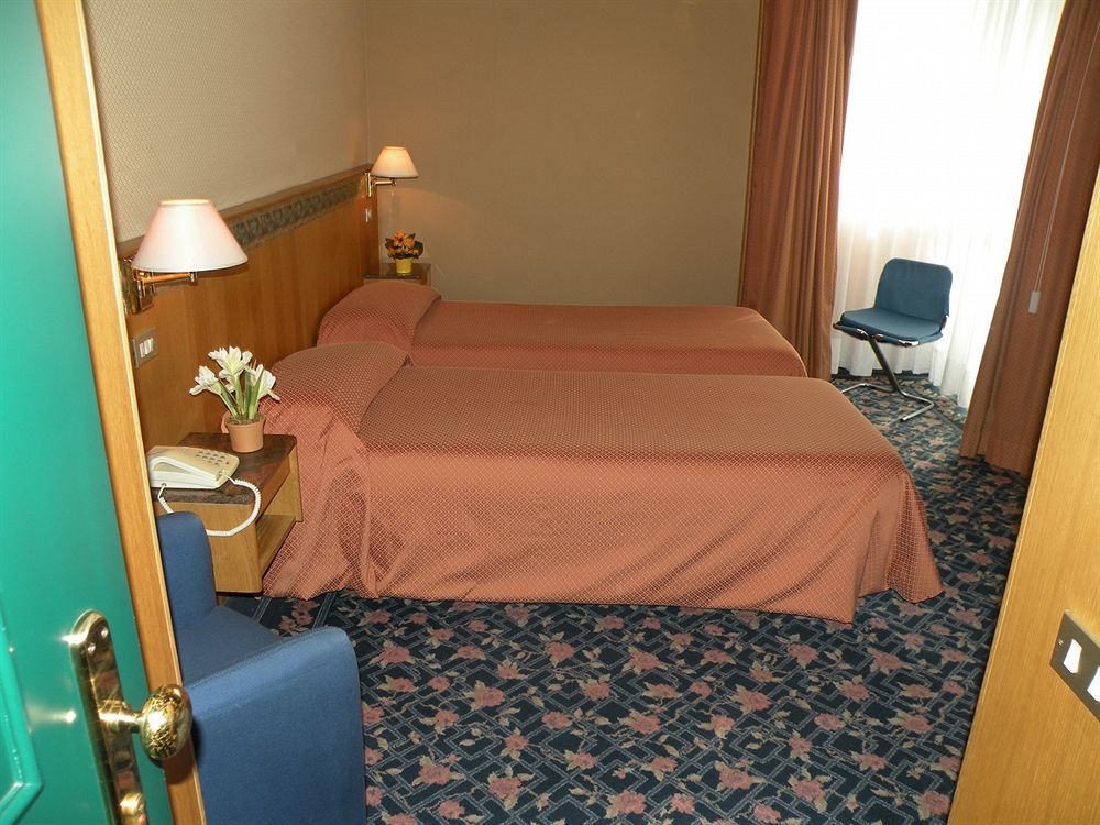 Hotel Oleggio Malpensa Ruang foto