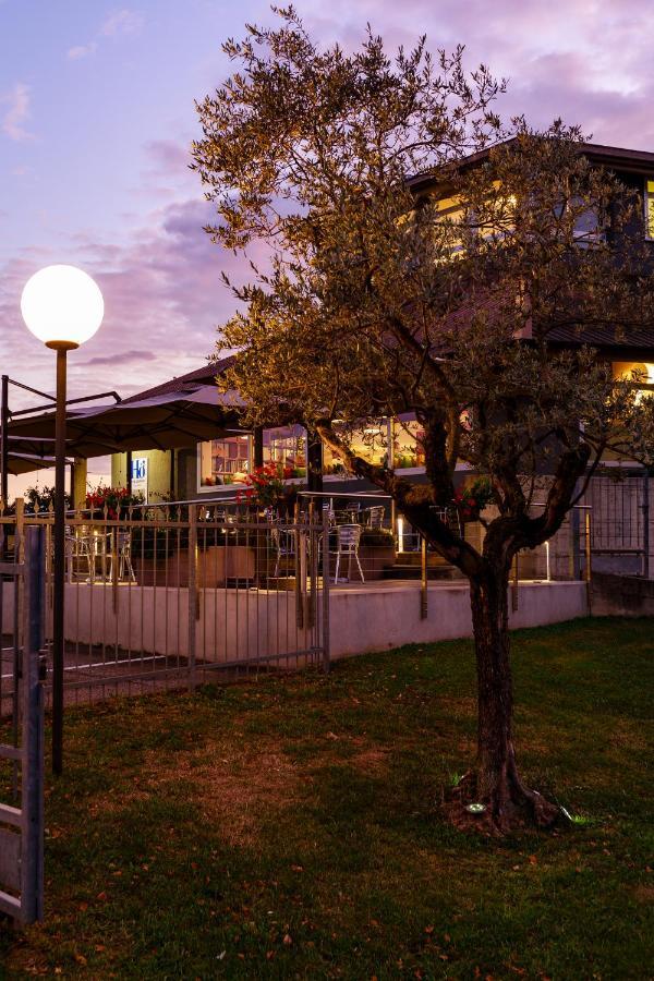 Hotel Oleggio Malpensa Bagian luar foto